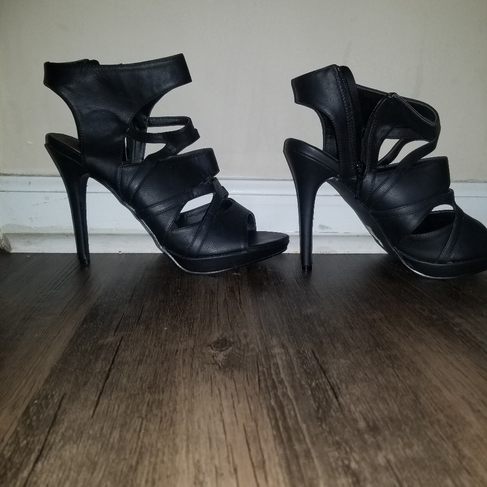 Heels - Picture 6 of 6